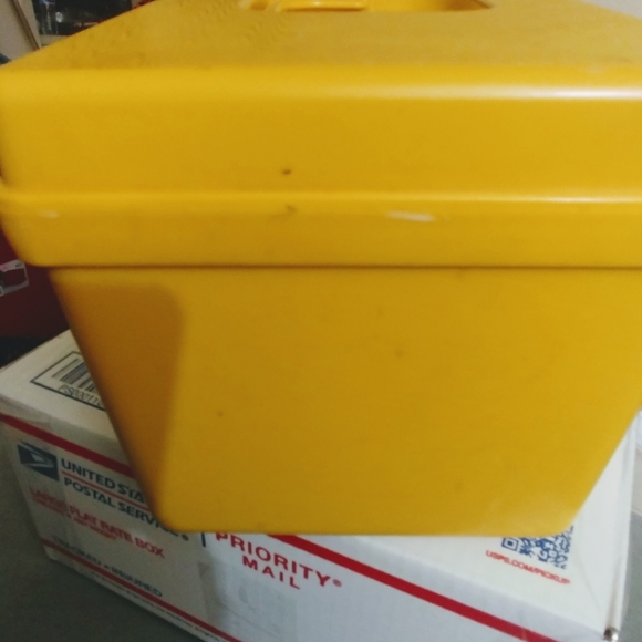 Vintage Harvest Yellow Thread Case/Spools - Picture 4 of 16